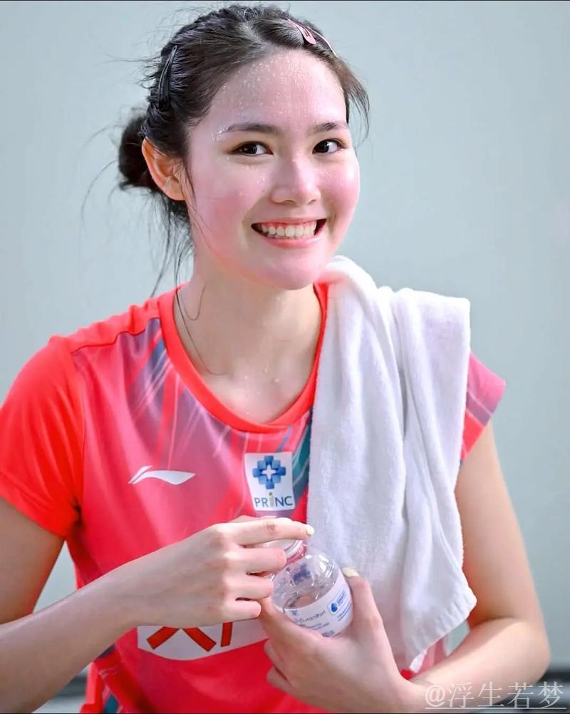 泰国羽毛球美人碧查梦,天赋异禀以赛代练,衣品卓越治愈系代表 泰国羽毛球美人碧查梦,天赋异禀以赛代练,衣品卓越治愈系代表